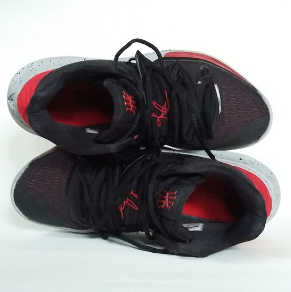 Kyrie 5 Breds - Picture 4 of 7